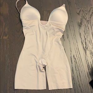Spanx Plunge Low Back Mid-Thigh Bodysuit MED NWT